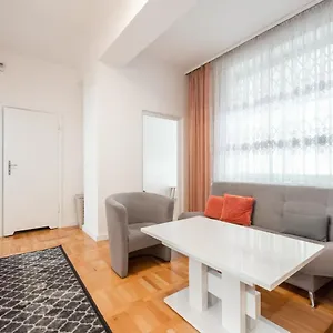 Apartament Plac Zbawiciela 3-bedroom, Warszawa