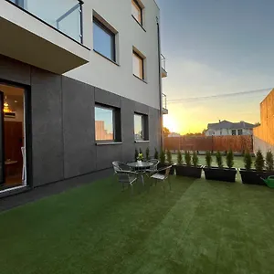 Apartament R House - Brand New With Patio And Garage, Warszawa